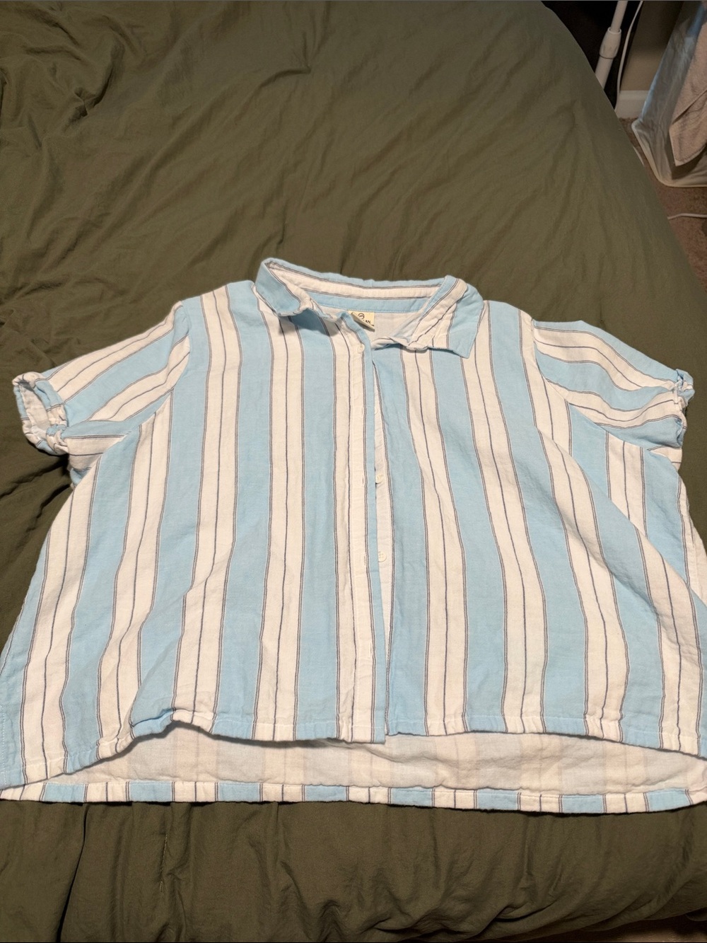 Magellan Outdoors Blue & White Vertical Stripe Button-Down Shirt